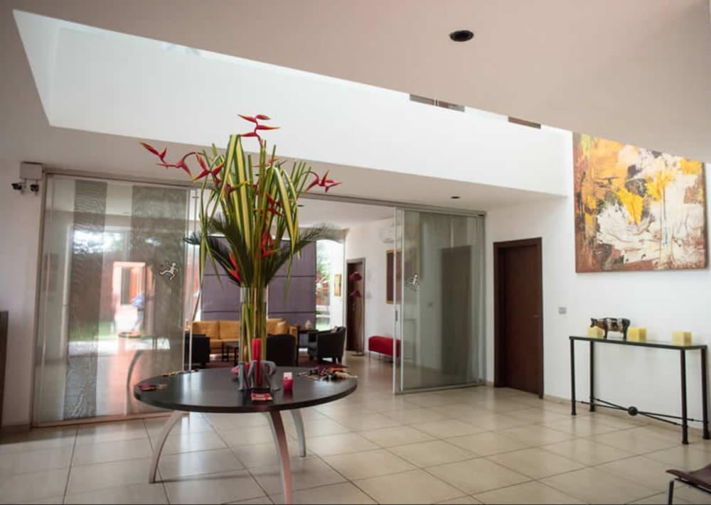 Hotel Maison Rouge קוטונו מראה חיצוני תמונה