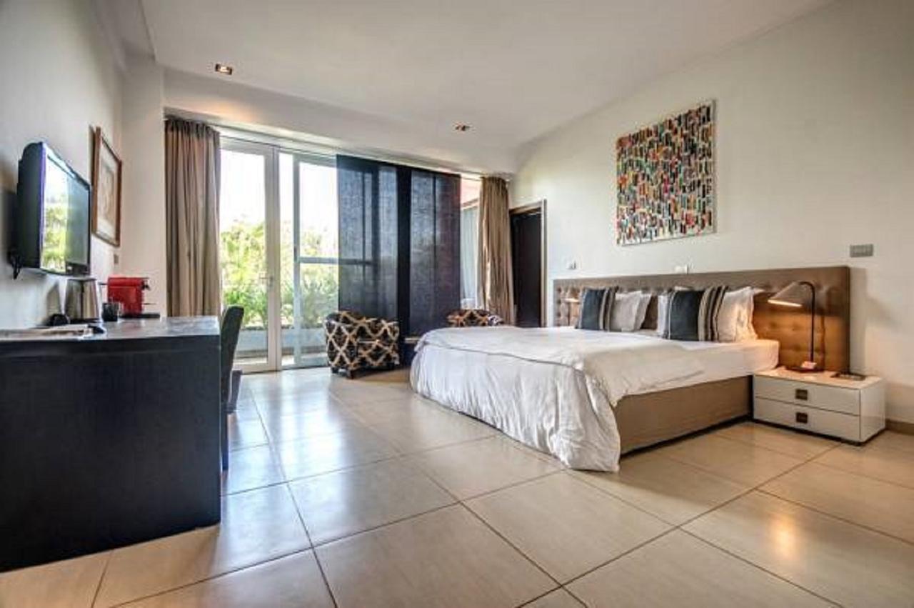 Hotel Maison Rouge קוטונו מראה חיצוני תמונה