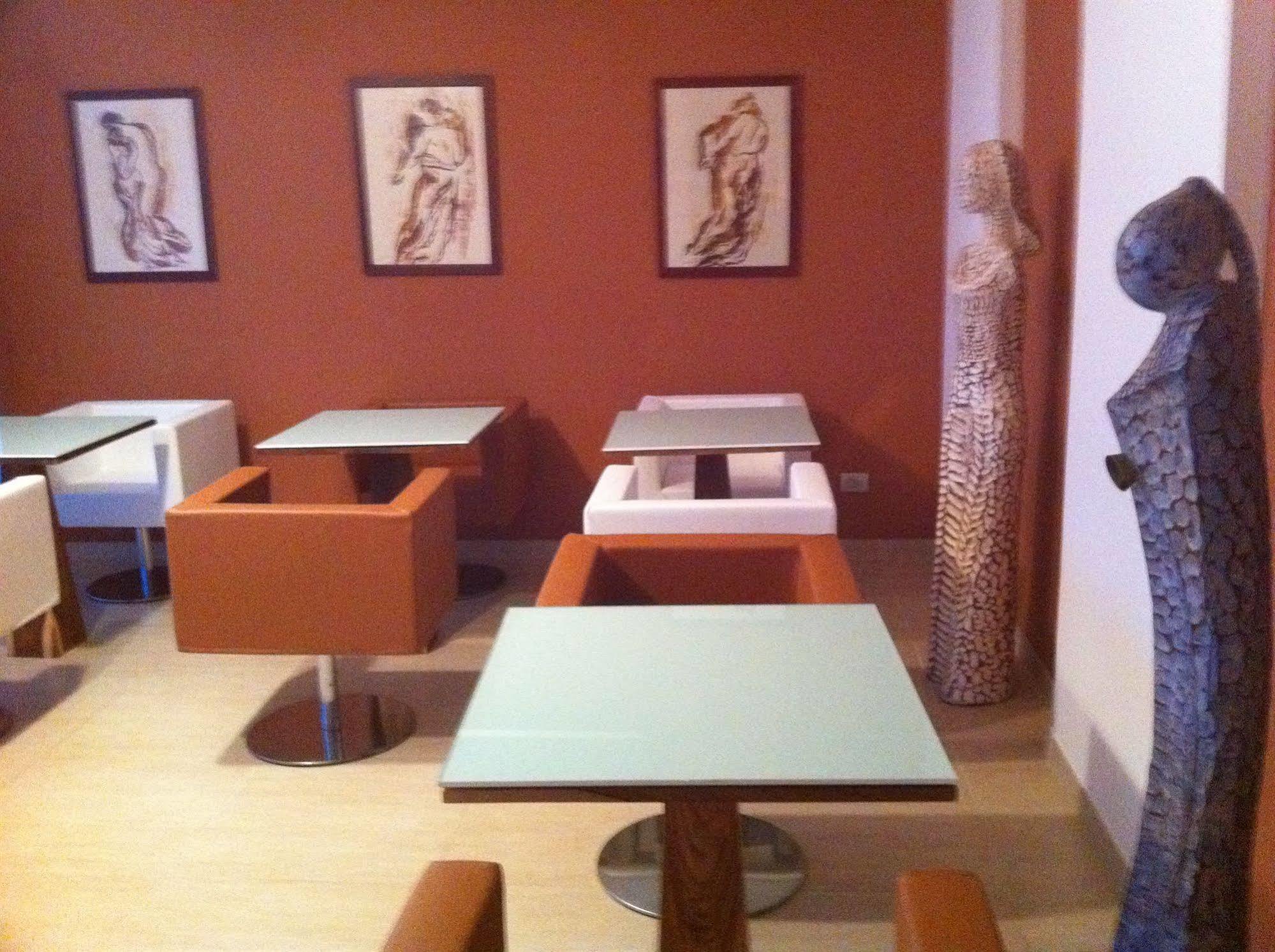 Hotel Maison Rouge קוטונו מראה חיצוני תמונה