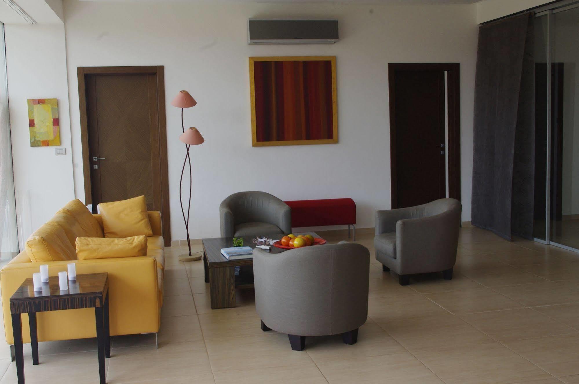 Hotel Maison Rouge קוטונו מראה חיצוני תמונה